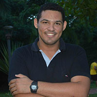 Sem obrigação de ser prefeito, vereador “faz média” para tomar posse em Cruzeiro do Sul